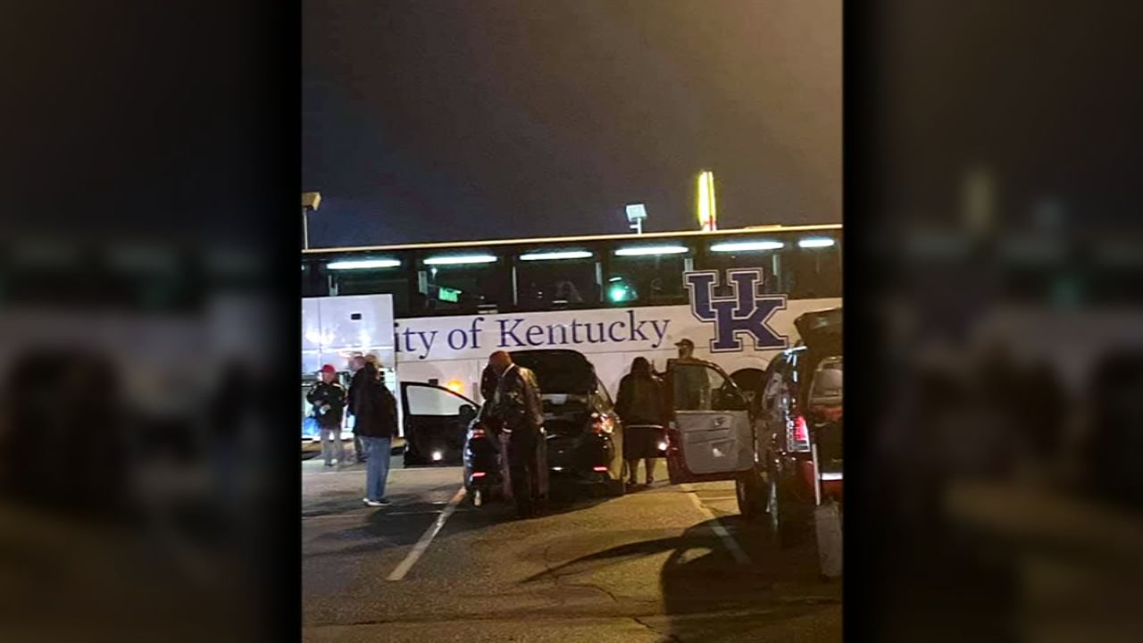 U OF L FANS UK BUS 4SOTVO